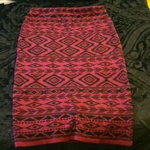 Atmosphere Size Md Burgundy and black pencil skirt